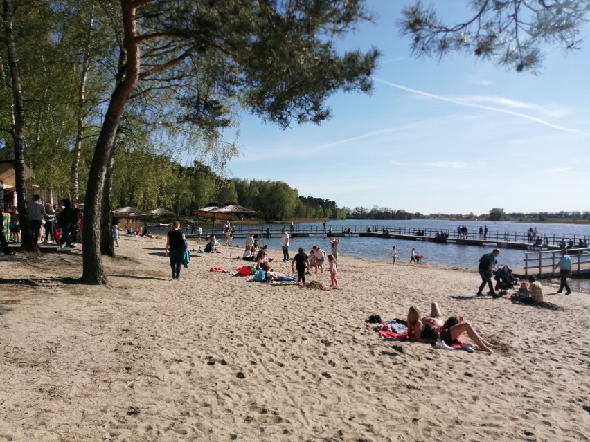 Plaża w Gołuchowie. W niedzielę wypoczywało tutaj wiele osób