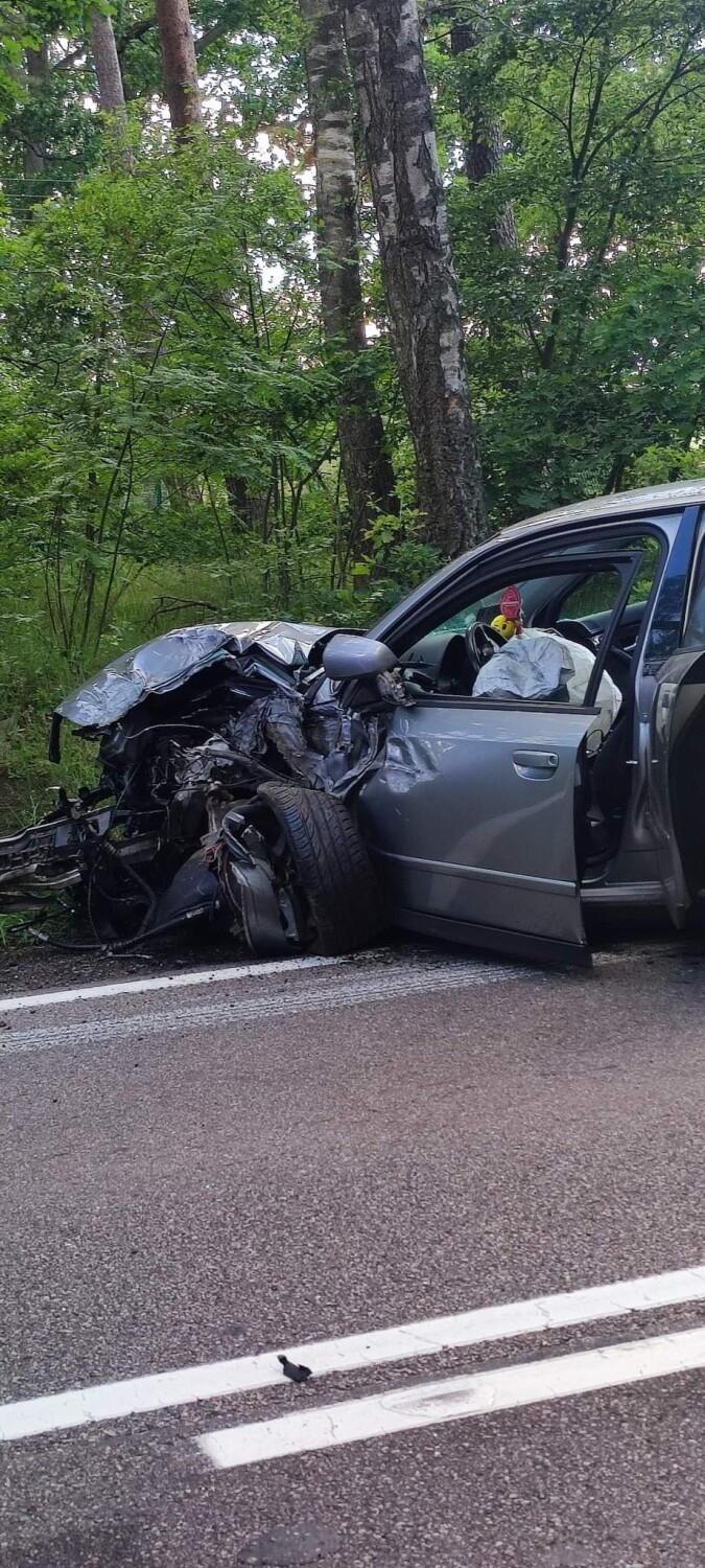 Kolejny wypadek na drodze krajowej nr 25 . W Dobojewie w gminie Człuchów zderzyły się trzy pojazdy, jedna osoba trafiła do szpitala