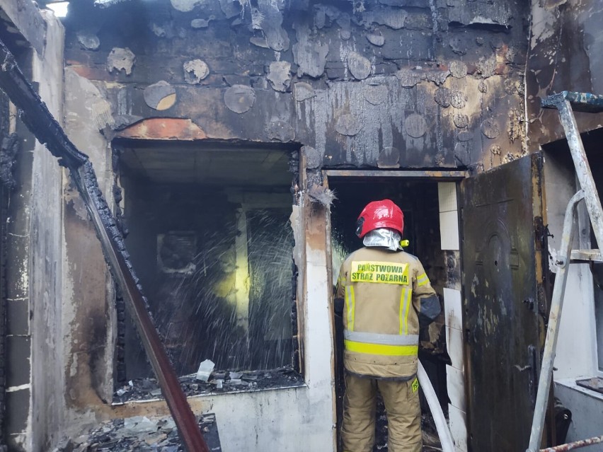 Apel po pożarze w Młodawinie Górnym pod Zduńską Wolą. Stracili wszystko, trwa zbiórka dla poszkodowanych