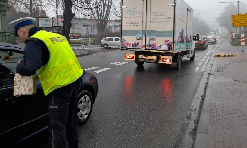 Przed przejazdem kolejowym w Chełmku odbyła się akcja...