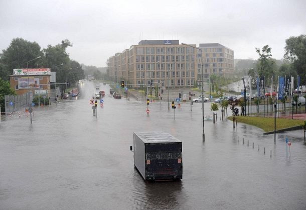 POZNAŃ - W sobotę zalało miasto przez starą kanalizację. ZOBACZ ZDJĘCIA