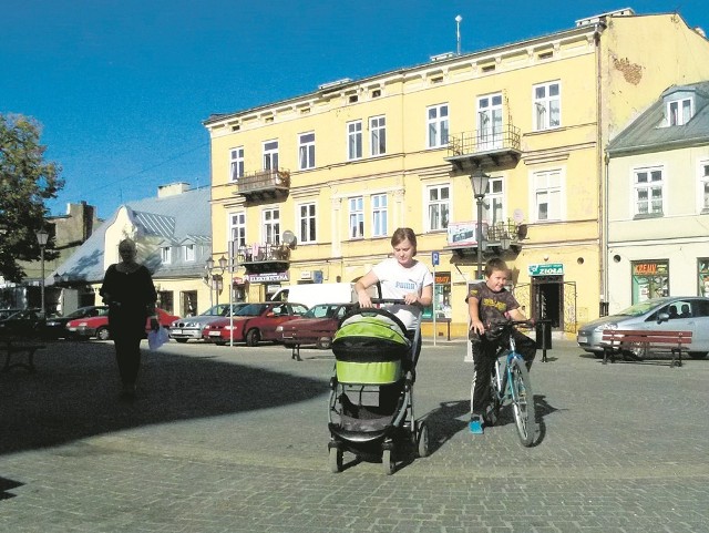 Od niedawna piotrkowian cieszy odnowiony za unijne pieniądze plac Czarnieckiego