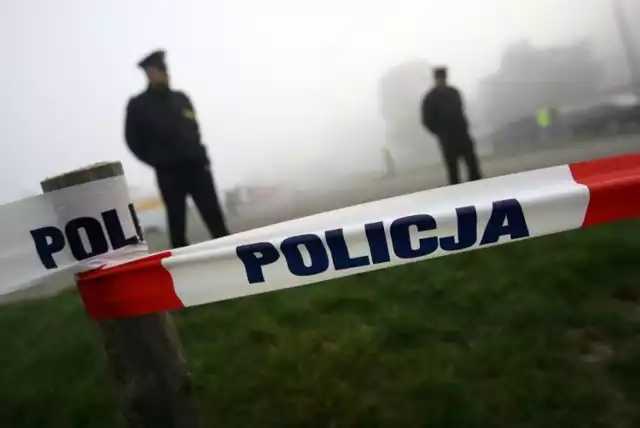 Przed godz. 17 policjantom udało się namierzyć poszukiwany samochód w Złotnikach pod Poznaniem.
