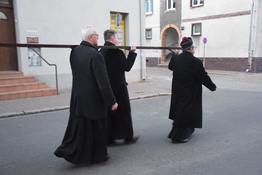 Szamotuły. Mieszkańcy wzięli udział w Drodze Krzyżowej [ZDJĘCIA]