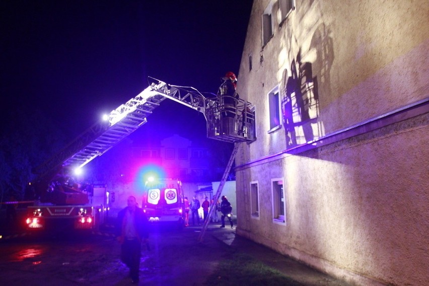 Wrocław: Nocny pożar przy Maślickiej (ZDJĘCIA)
