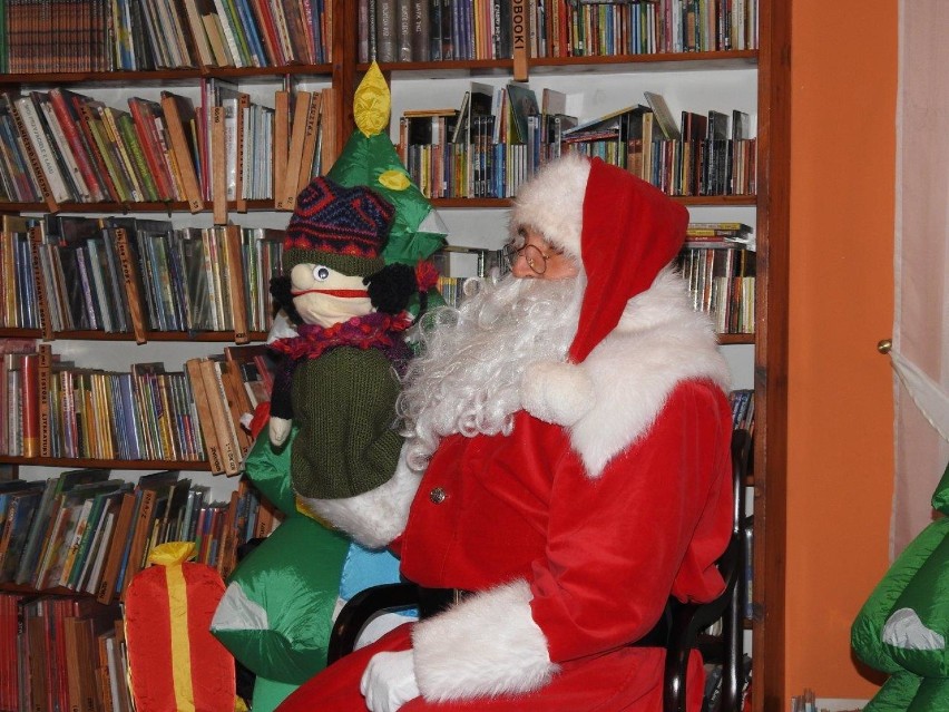 Pruszcz Gdański: Mikołaj odwiedził bibliotekę, by obdarować mniejszych czytelników! [zdjęcia]