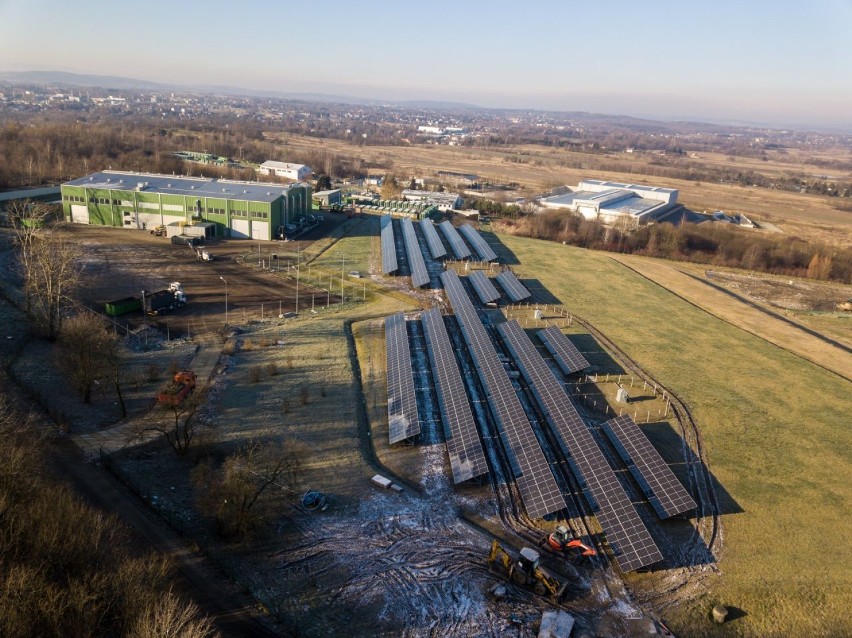 Farma fotowoltaiczna na dawnym składowisku odpadów. Krośnieński Holding Komunalny inwestuje w energię odnawialną