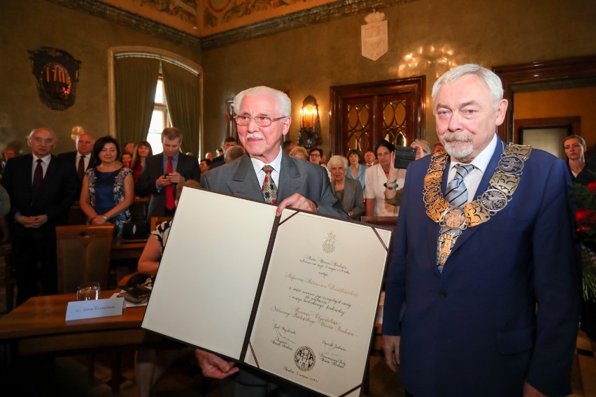 Kraków. Prof. Antoni Dziatkowiak został honorowym obywatelem Krakowa [ZDJĘCIA]