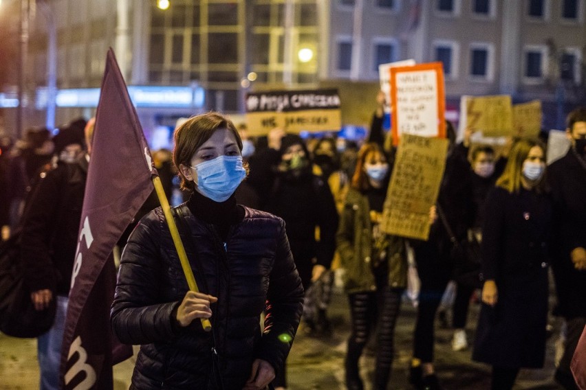 Protesty przeciwko zaostrzeniu prawa aborcyjnego trwają w...