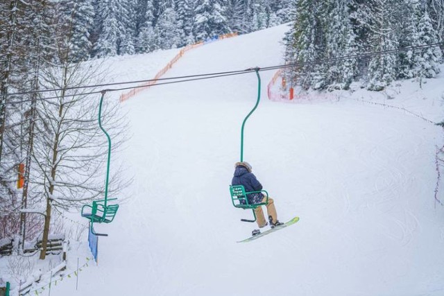 Stacja Ostoja Górska Koninki w Porębie Wielkiej działa mimo obostrzeń, legalne szkolenia na stoku odbywają się także w ośrodku narciarskim Kasina Ski.