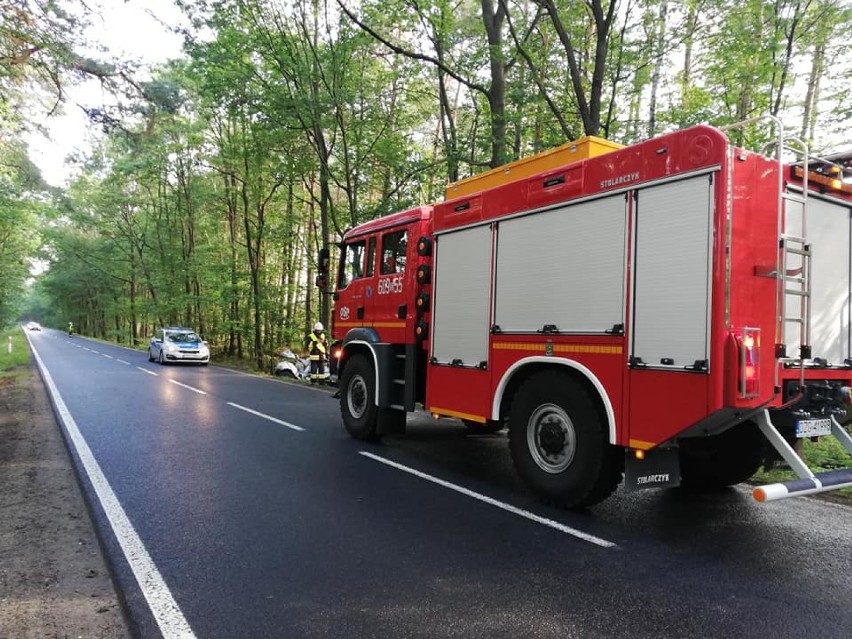 Wypadek na drodze pomiędzy Czerwoną Wodą a Węglińcem. Droga zablokowana [ZDJĘCIA]