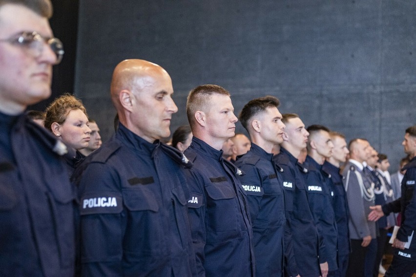 Ślubowanie nowo przyjętych policjantów w Muzeum Lotnictwa w...