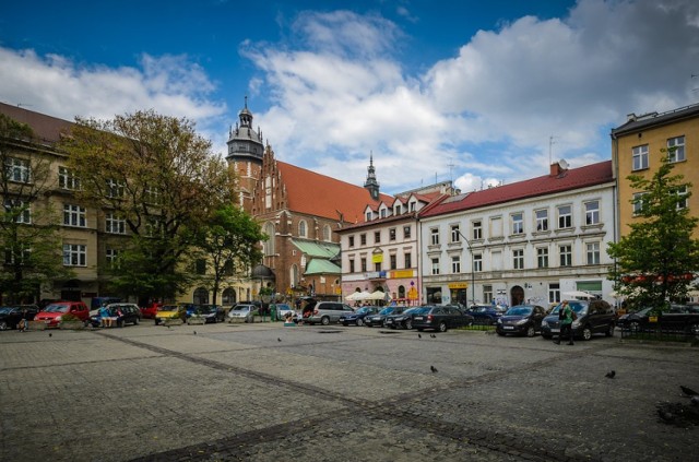 To magiczne miejsce w Krakowie, gdzie zlokalizowane są urocze knajpki i gdzie można spędzać miłe popołudnia.