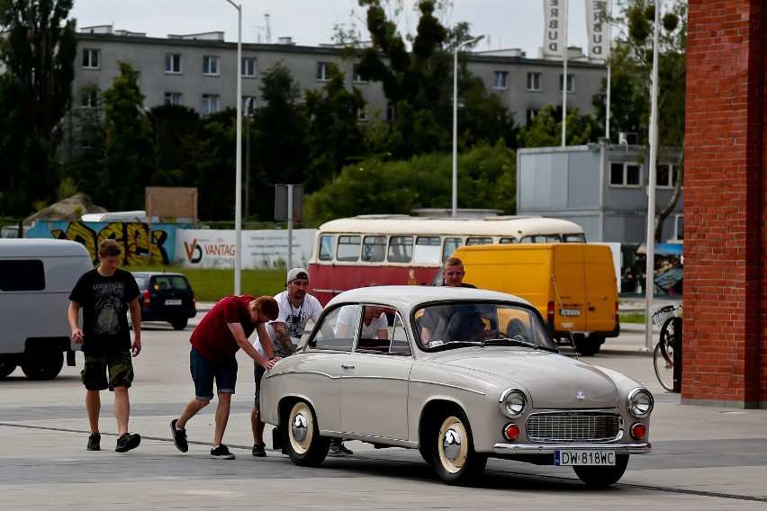 Pracownicy Muzeum Okręgowego w Suwałkach poszukują zabytkowego auta do filmu o historii miasta