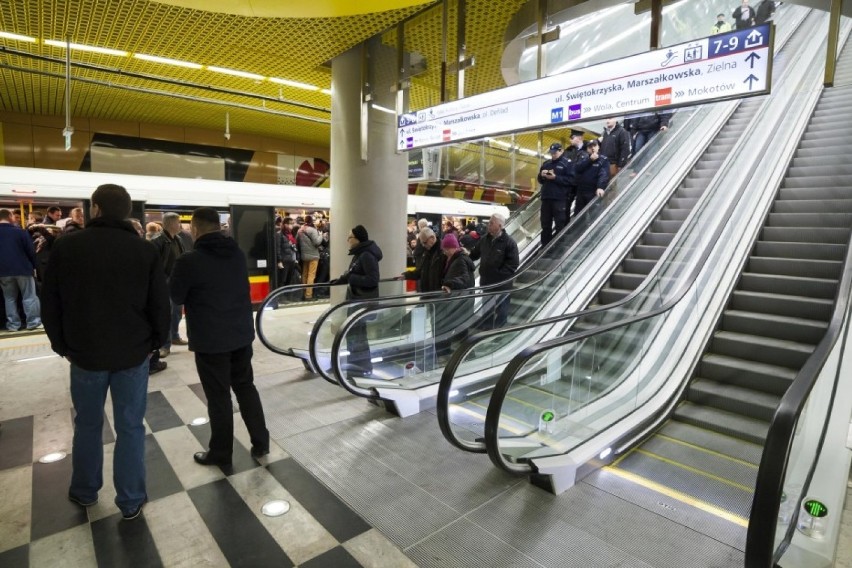 Średnio 106 tys. pasażerów jeździ codziennie II linią metra