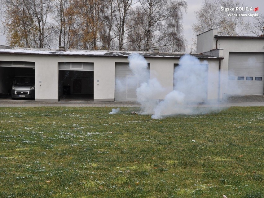 Napad na komendę policji w Wodzisławiu. Dwóch mężczyzn próbowało odbić zatrzymanego. Mieli podłożyć bombę. Szczęśliwie to jedynie ćwiczenia