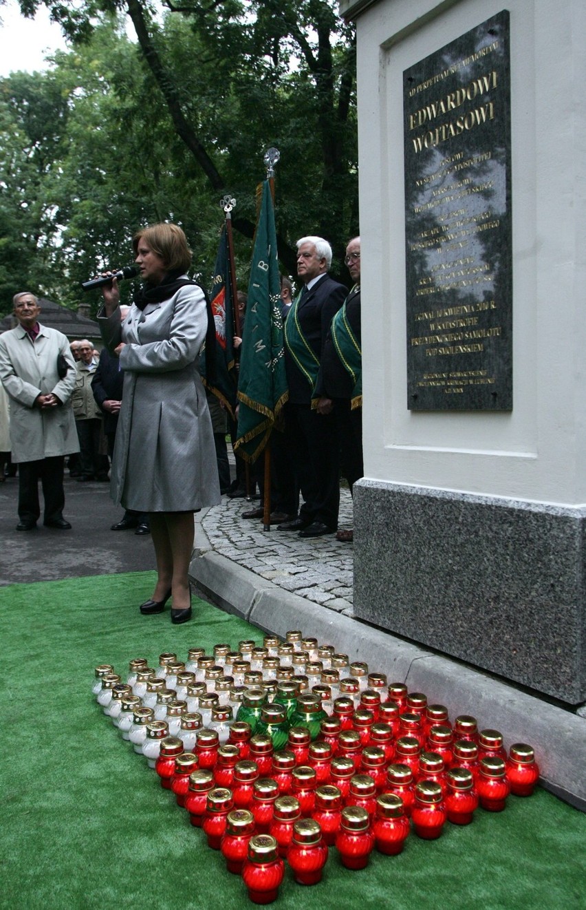 Na cmentarzu przy ul. Białej odsłonięto tablicę pamięci posła Edwarda Wojtasa, który zginął pod Smoleńskiem (ZDJĘCIA)