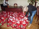 Dąbrowa Tarnowska: asamorzad przekazał 200 paczek z żywnością dla potrzebujących
