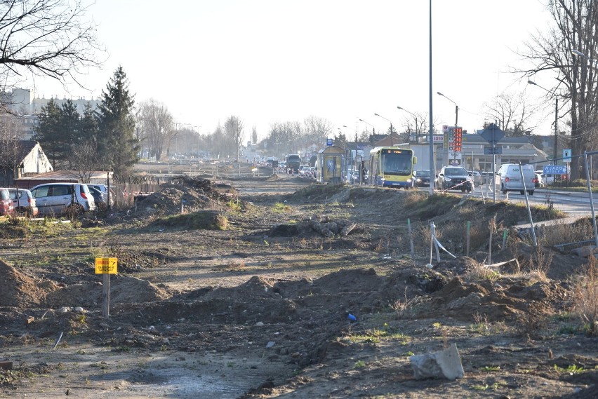 Tarnów. Miasto i drogowcy spierają się o przebudowę Lwowskiej, a otoczenie ulicy wygląda jak pobojowisko [ZDJĘCIA]