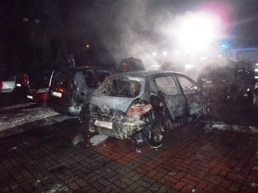 Licheń Stary: Spłonęło 7 samochodów. Wszystkie należały do...