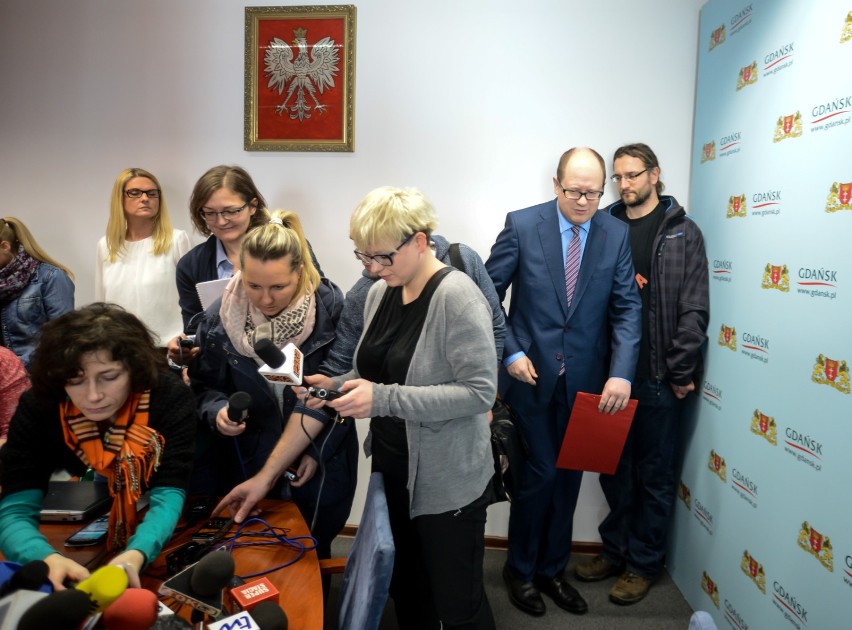 Paweł Adamowicz, prezydent Gdańska, usłyszał pięć zarzutów. Co mu grozi? [OŚWIADCZENIA] WIDEO