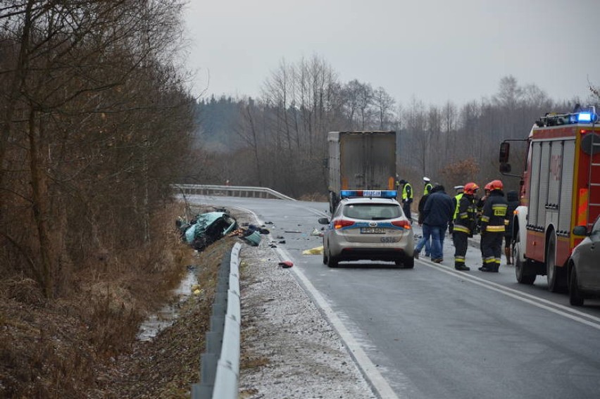 Tragiczny wypadek w Przyborowie. Nie żyją trzy osoby [ZDJĘCIA]