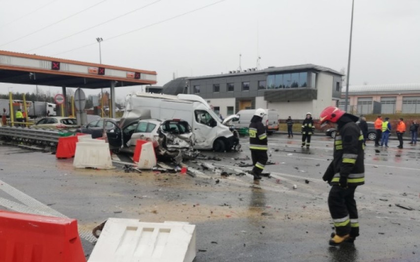 Wypadek na bramkach na A2 w Żdżarach