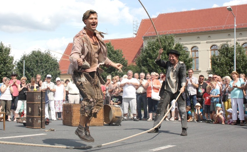 “Wegenstreits Guests” to szalone postacie we frakach i na...