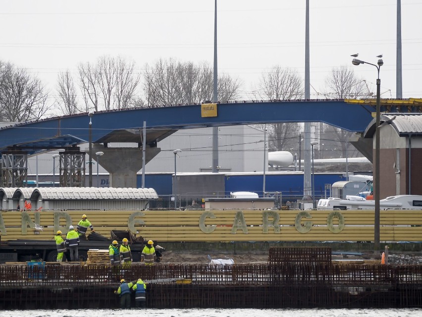 Terminal promowy w Świnoujściu w budowie. Marcowy raport prac