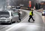 Policjanci ugasili palące się auto na "berlince" ZDJĘCIA