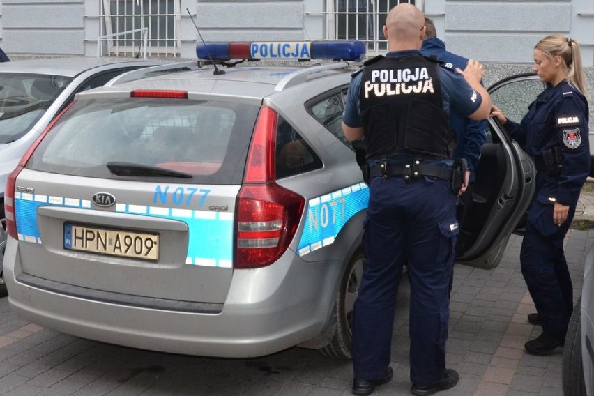 Sprawcy rozboju i kradzieży z włamaniem w Gdańsku zatrzymani przez policję. Mężczyźni usłyszeli zarzuty