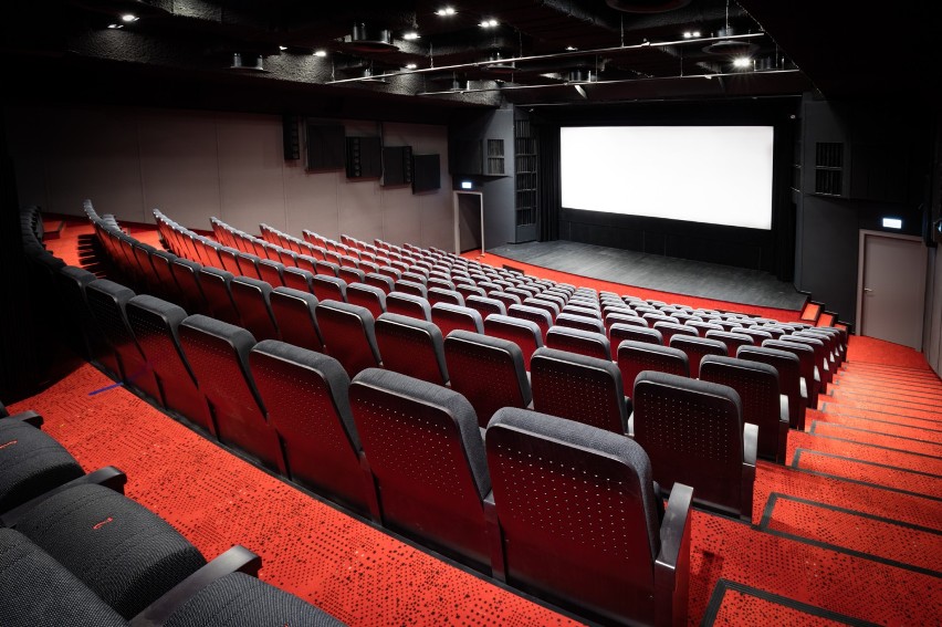 Nowe kino w Gdyni dysponuje trzema salami dla ponad 360...