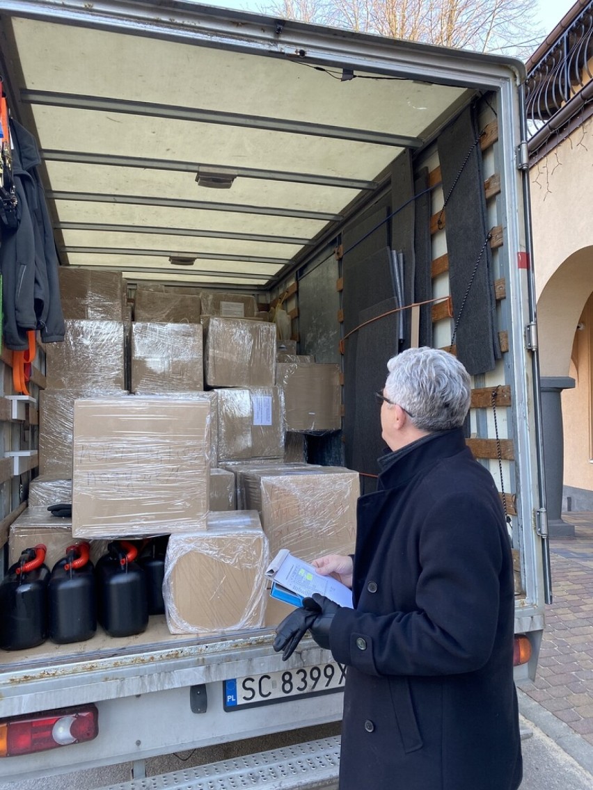 Transport darów z Poręby wyruszył już do Ukrainy.