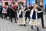 Świdnicki Polonez Maturzystów. Zatańczyło 300 par! (ZDJĘCIA) 