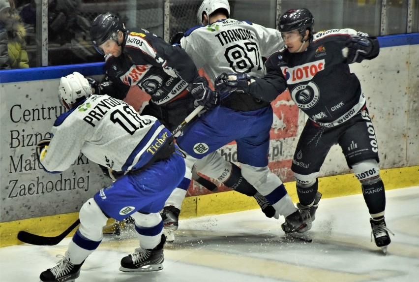 Re-Plast Unia Oświęcim po drugiej wygranej nad Lotosem Gdańsk jest w połowie drogi ćwierćfinału hokejowego play-off