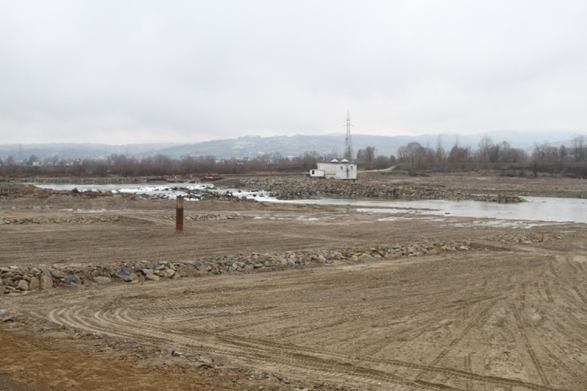 Wał naprawiony, Dunajec miej groźny