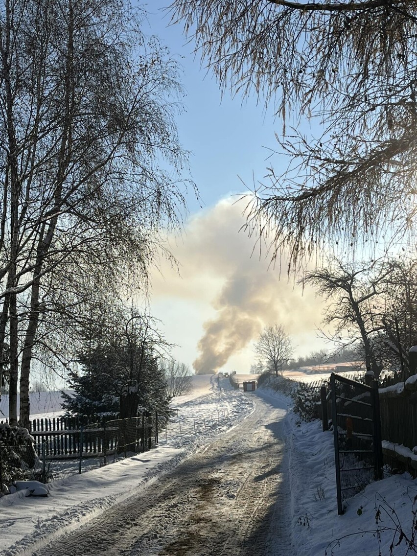 Pożar domu w Lutomi Górnej koło Świdnicy. Rodzina straciła...