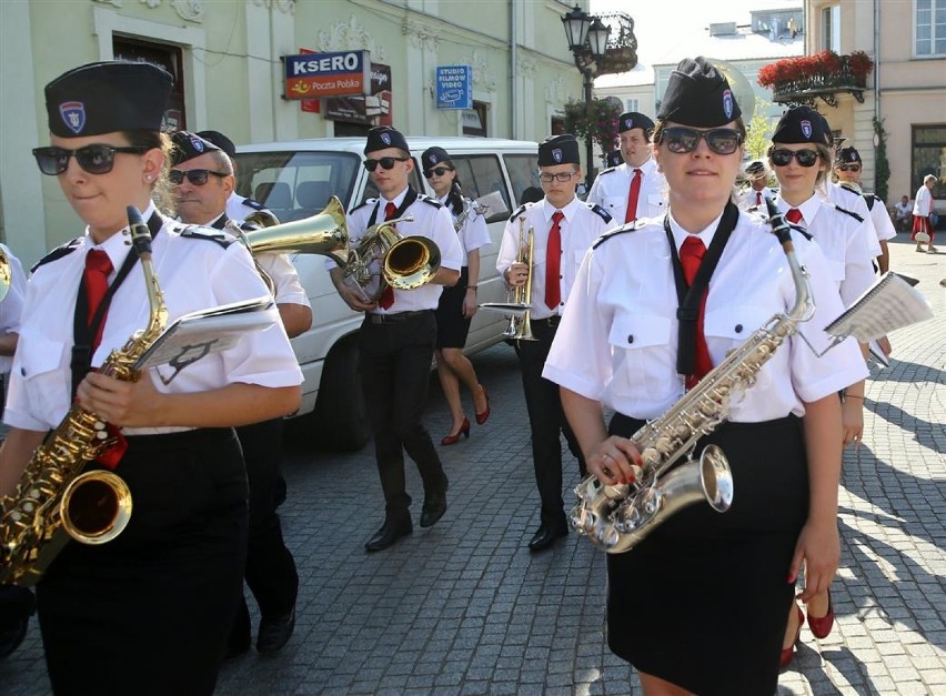 Parada orkiestr dętych w Piotrkowie