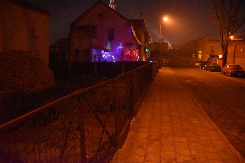 Sylwester 2020 w Śremie: zamglone miasto, opustoszałe ulice