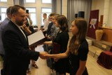 Nagrody prezydenta dla najlepszych uczniów w Starachowicach. Zobacz kto otrzymał pieniądze