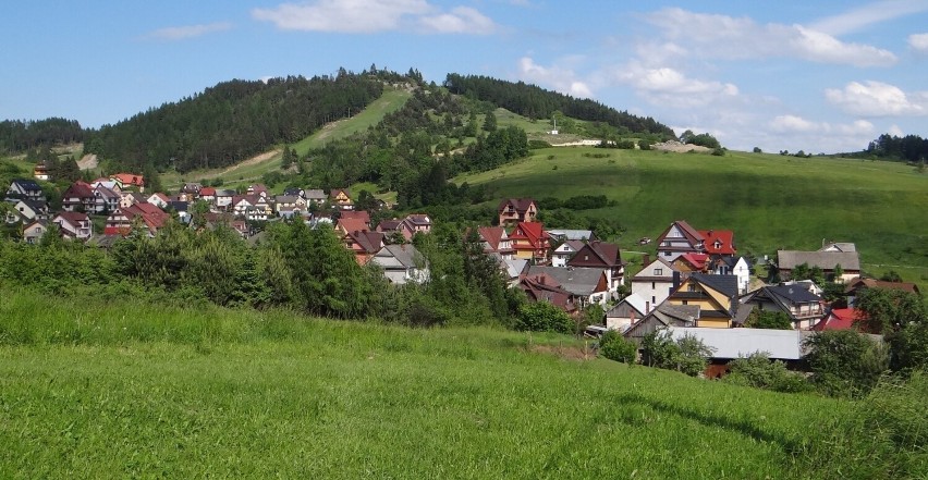 Na zdjęciu wieś Kluszkowce, a w tle...