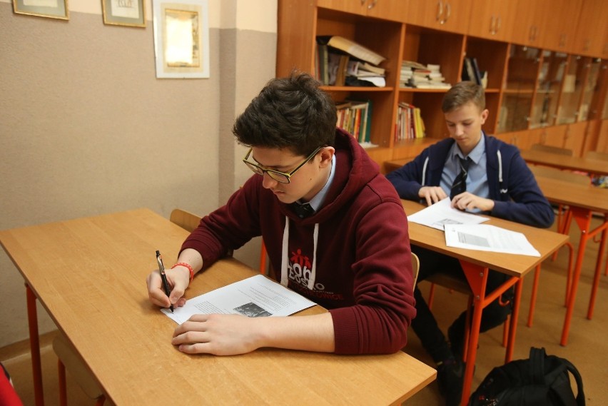 "Klasówkę powstańczą" pisali uczniowie z ponad 200 szkół w...
