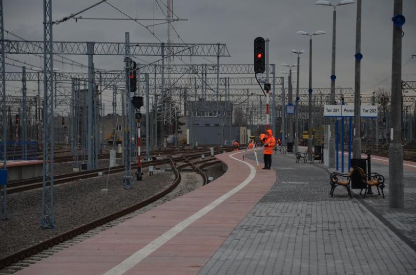 Remont stacji PKP w Malborku. Śliski tunel i niedokończony peron [OPINIA I ZDJĘCIA]