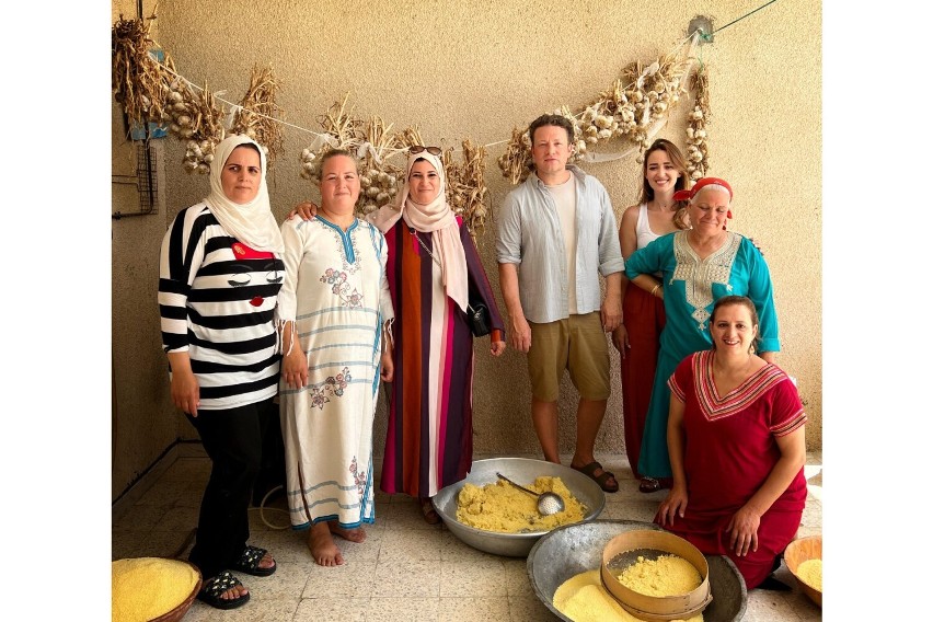Jamie Oliver, poznając kuchnię śródziemnomorską, szukał...