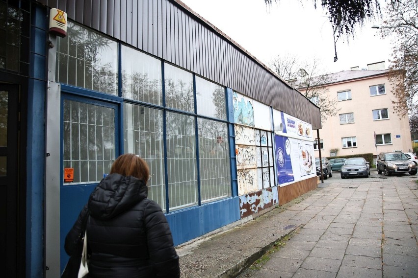 Pawilony przy ulicy Wiśniowej w Kielcach zostaną wyburzone. W ich miejsce powstanie blok. Zobacz zdjęcia 