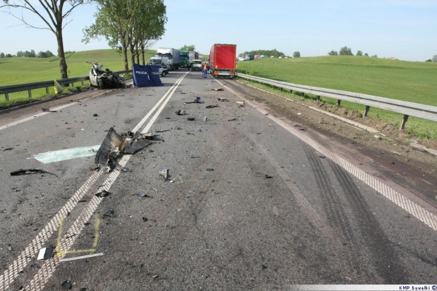 Wypadek w Lipowie. Zginął kierowca opla