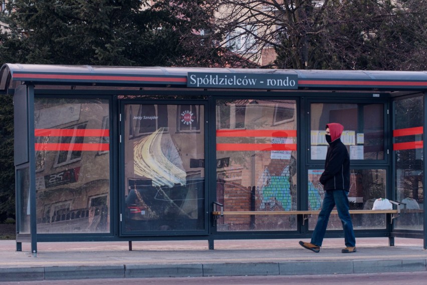 Konin: Sztuka nas szuka ponownie na konińskich przystankach i w autobusach zagościła fotografia Jerzego Sznajdra