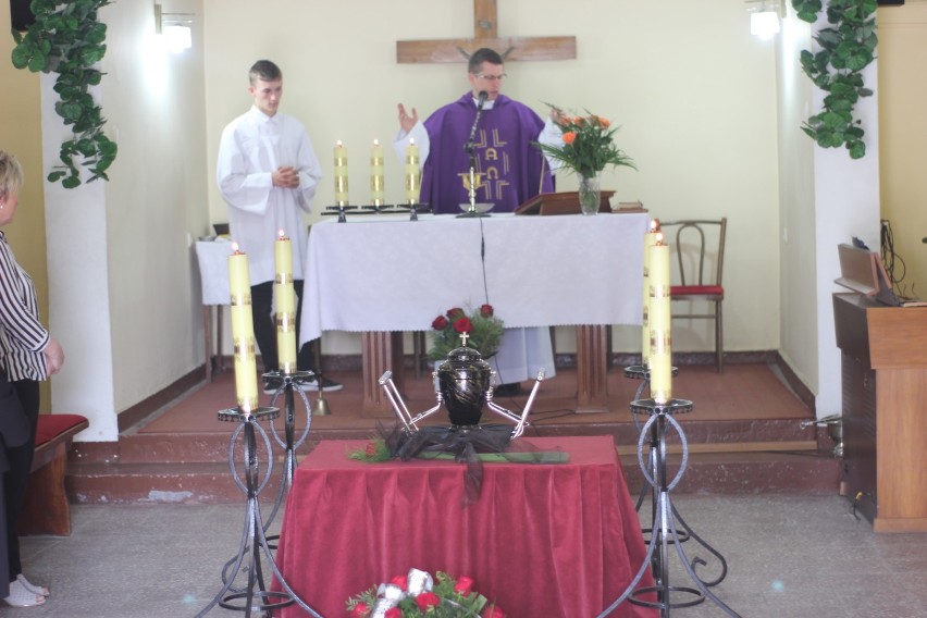 Ostatnie pożegnanie Zenona Ratayczyka - jednego z pierwszych trenerów zapasów klubu LKS Ceramika [ZDJĘCIA + FILM]