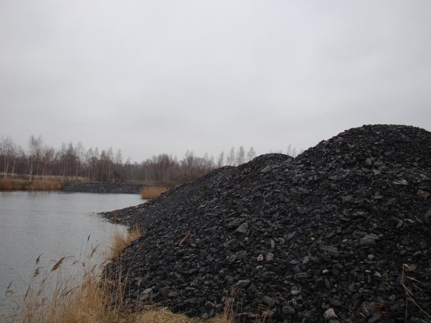Rajsko. Odpady górnicze trafiają do zbiornika obok Soły