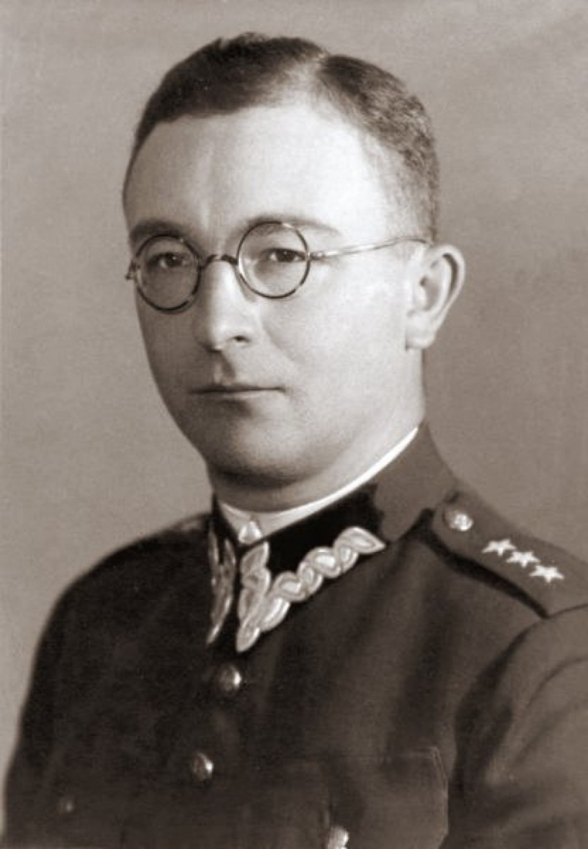 Wacław Janaszek w mundurze kapitana 1938 roku....